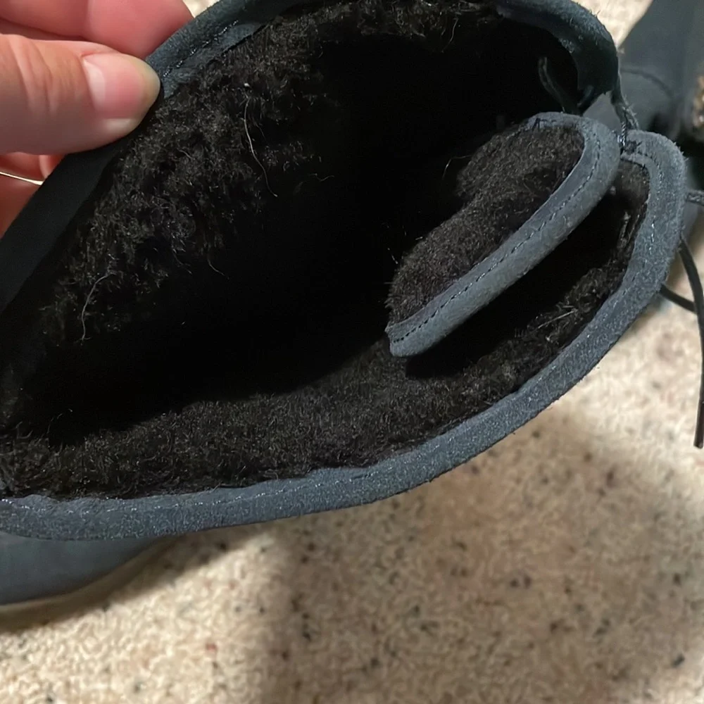 Bearpaw navy blue boots. - Picture 7 of 7